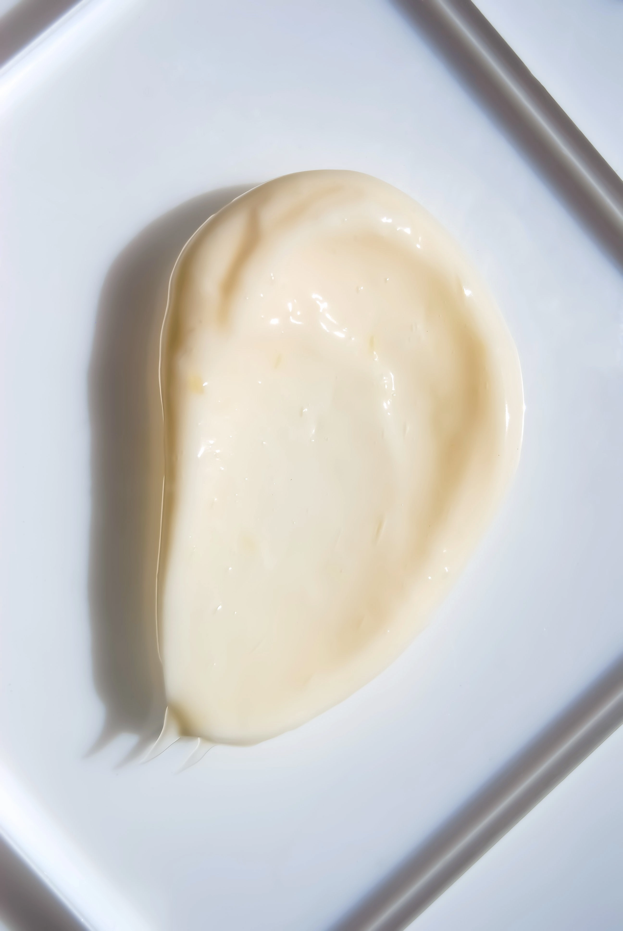 Hydrating Tropics Moisturizer With Kojic Acid & Hyaluronic Acid For Dark Spots